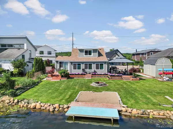 9615 BUCKINGHAM Street, White Lake, MI