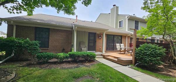 31224 COUNTRY Way, Farmington Hills, MI 48331