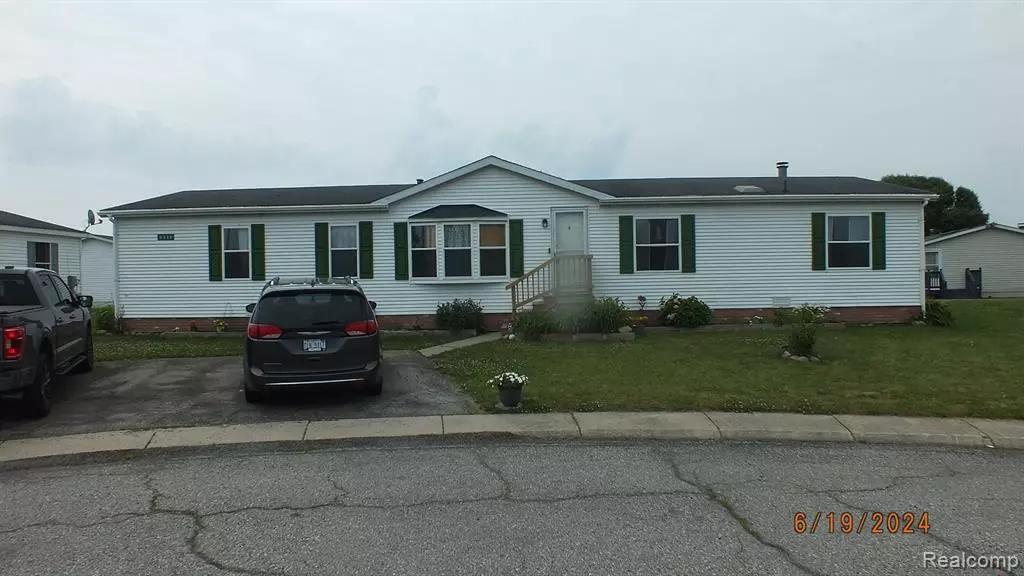 2330 CHARTER OAK, Newport, MI 48166