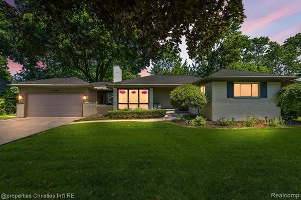 Beverly Hills, MI 48025,17040 DUNBLAINE Avenue