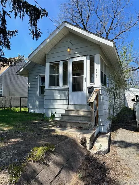 709 KINNEY Road, Pontiac, MI 48340