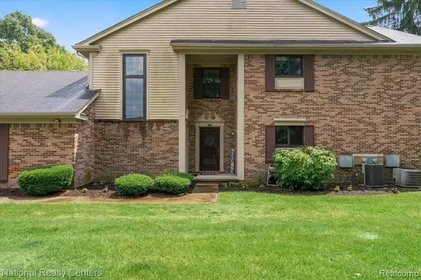 37224 BRENTWOOD Circle, Farmington Hills, MI 48331