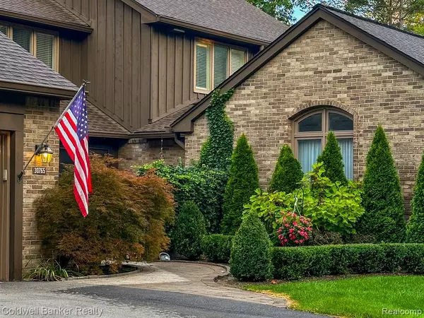 Bingham Farms, MI 48025,30765 Timberbrook Lane