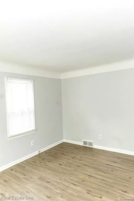 Detroit, MI 48228,7676 BRAILE Street