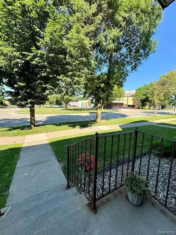 Mount Clemens, MI 48043,21 DICKINSON Street