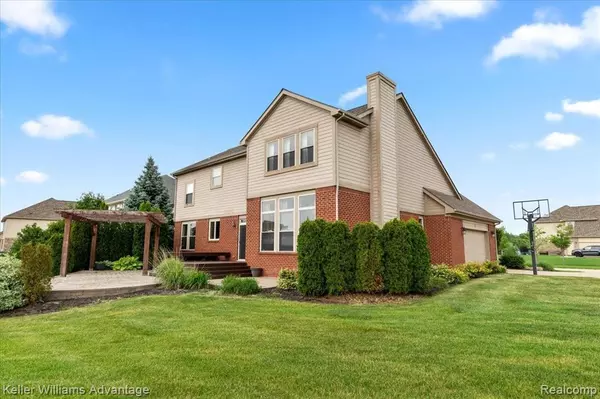 South Lyon, MI 48178,23773 BAYBERRY