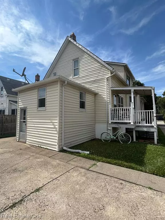 Wyandotte, MI 48192,335 POPLAR Street