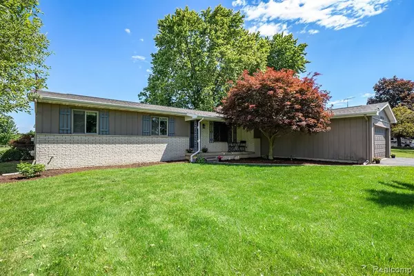 4040 THOMPSON Road, Linden, MI 48451