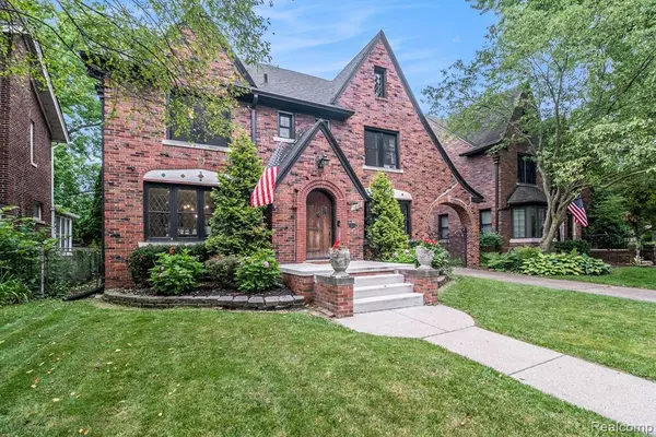 Grosse Pointe Park, MI 48230,1210 Grayton Street