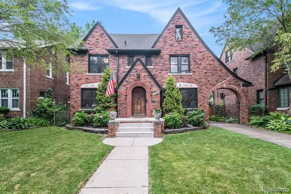 Grosse Pointe Park, MI 48230,1210 Grayton Street