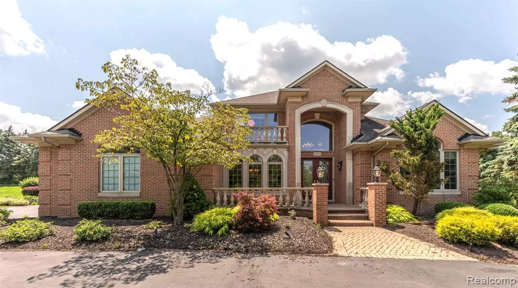 5003 HICKORY POINTE Drive, Orchard Lake Village, MI 48323