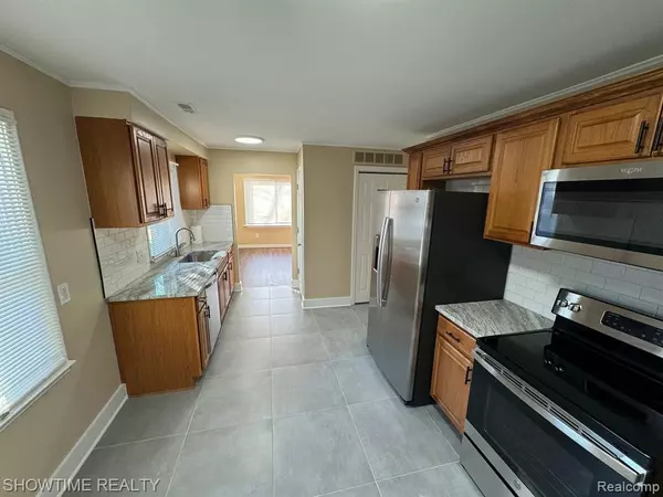 Farmington Hills, MI 48336,22674 TULANE Avenue