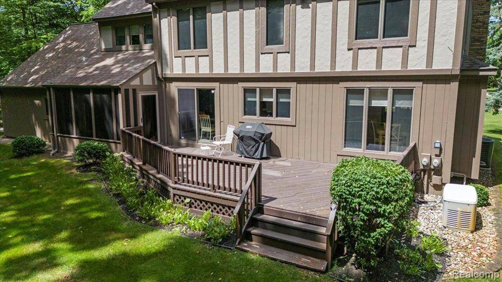 Commerce Twp, MI 48382,3955 Lake Oaks Drive