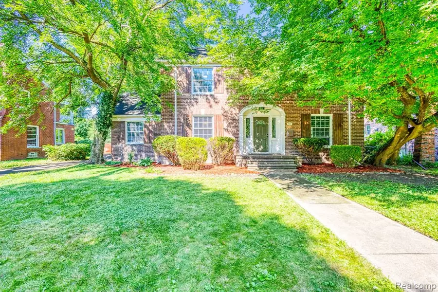 928 PEMBERTON Road, Grosse Pointe Park, MI 48230