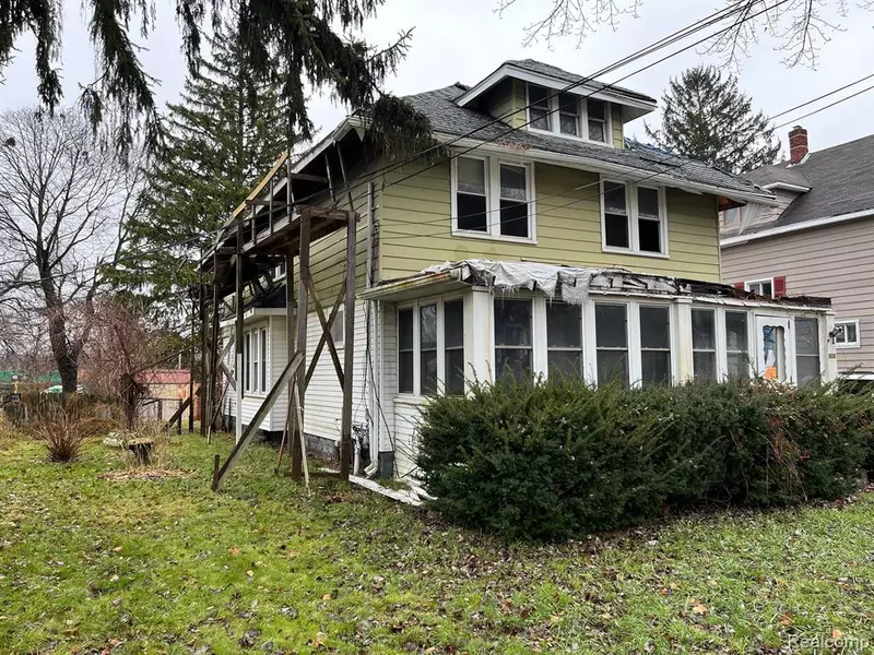 100 PINEGROVE Street, Pontiac, MI 48342