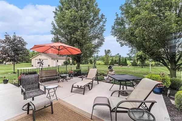 New Boston, MI 48164,35590 PINE CREST Court