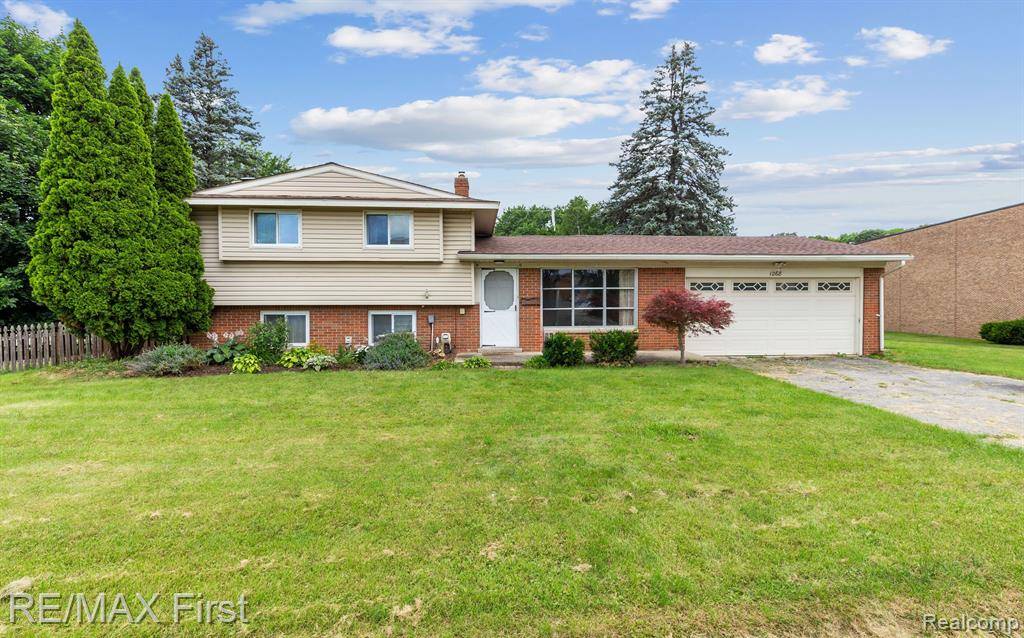 1268 KNOLLWOOD Drive, Lapeer, MI 48446