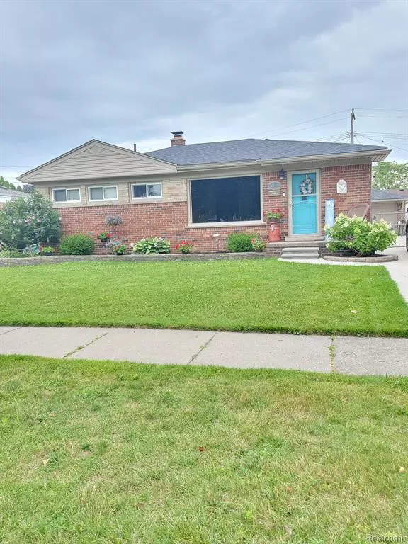 3349 MIDDLEFIELD Drive, Trenton, MI 48183