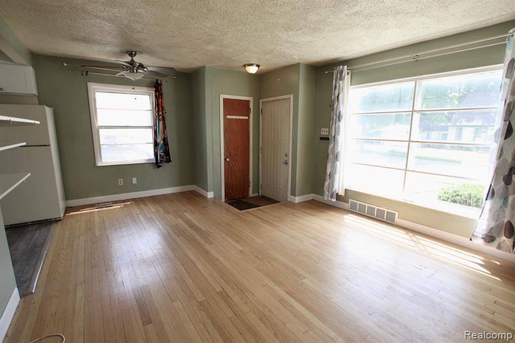 Oak Park, MI 48237,23040 ROSEWOOD Street