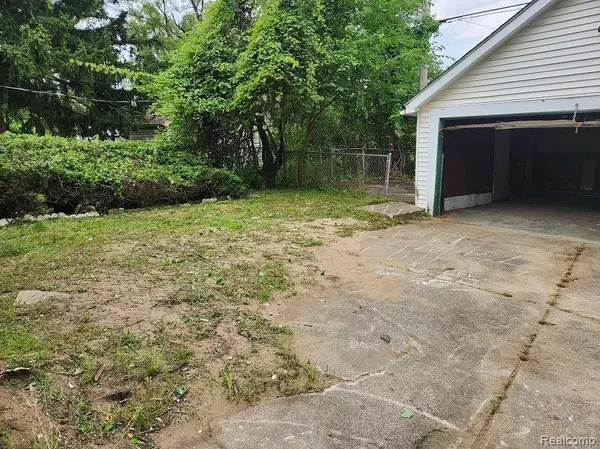 Detroit, MI 48227,15711 SNOWDEN Street