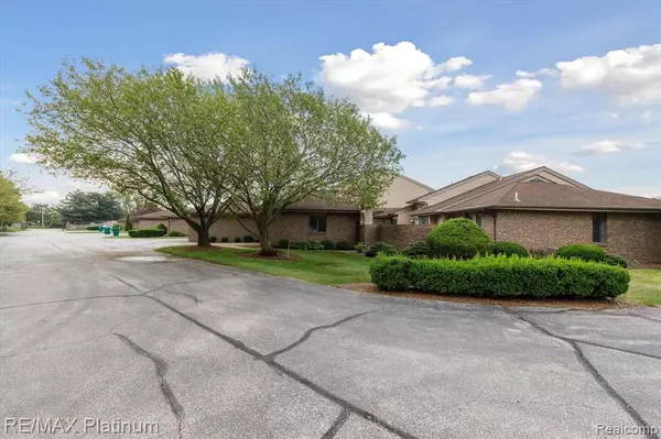 Bay City, MI 48706,2708 OAKMONT Drive