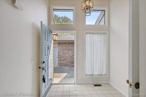 Bay City, MI 48706,2708 OAKMONT Drive