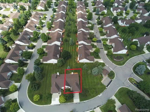 Walled Lake, MI 48390,2233 MAPLEHURST Drive
