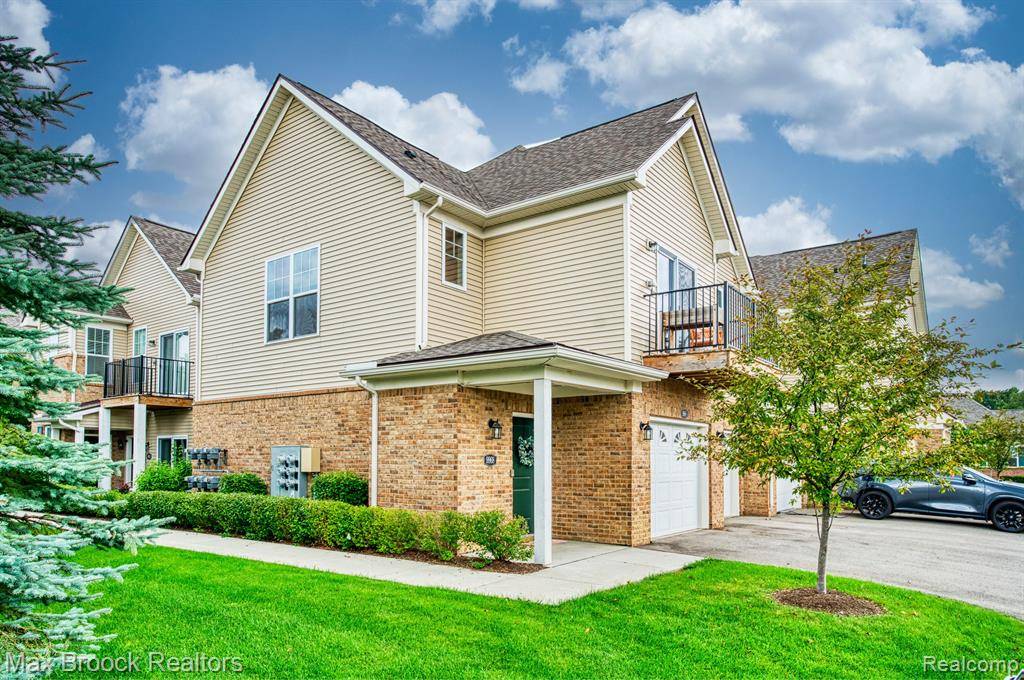 9968 Ridge Run Street, Howell, MI 48855