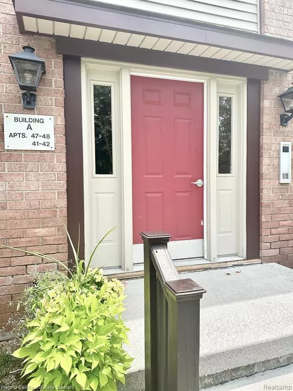 1975 MICHIGAN Avenue, Marysville, MI 48040