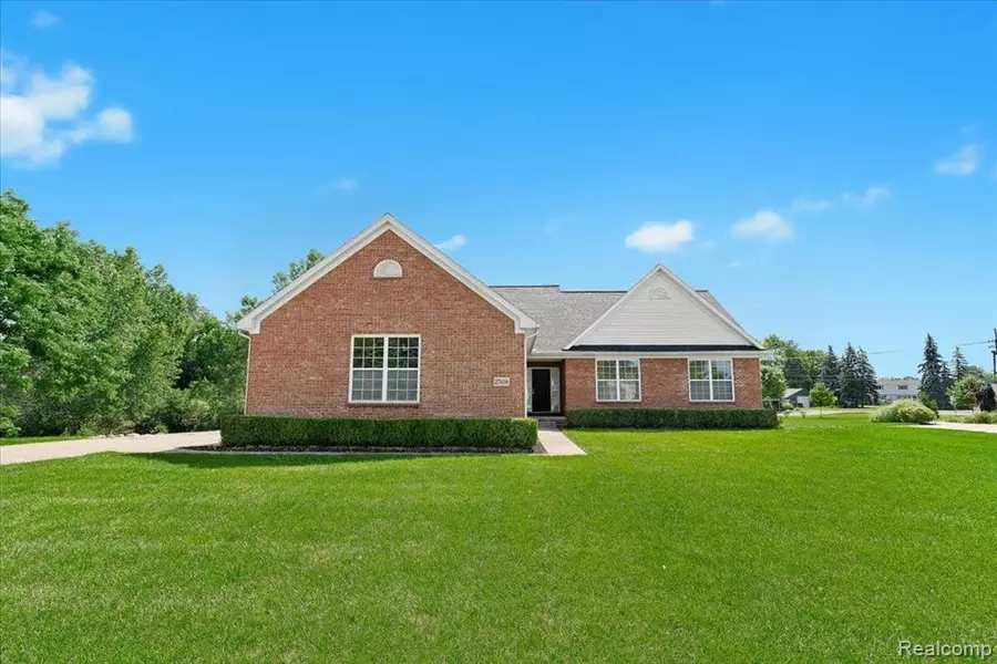 27408 POND Drive, New Hudson, MI 48165