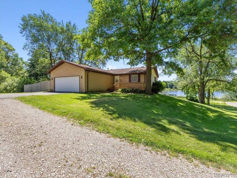 6210 Tripp Road, Holly, MI 48442