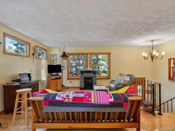 Lake Orion, MI 48362,850 BUCKHORN Drive