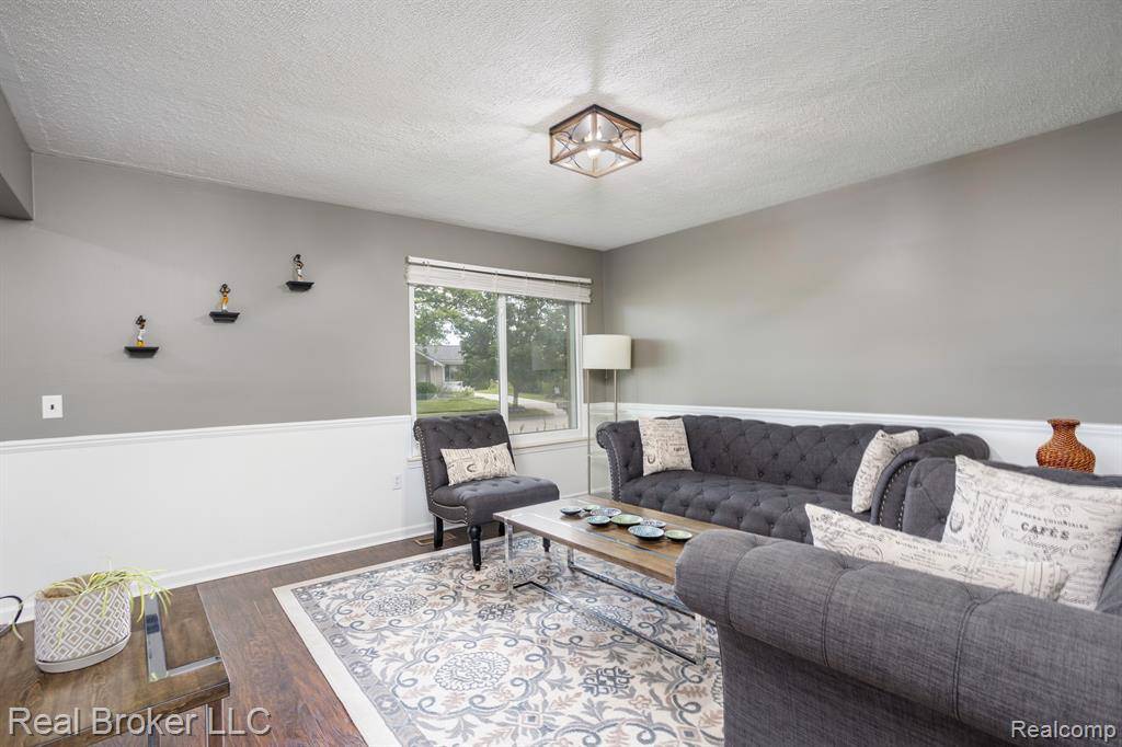 Canton, MI 48187,1709 LONGFELLOW Drive