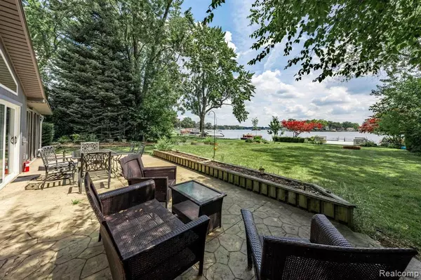 Wolverine Lake, MI 48390,785 LAGUNA Drive