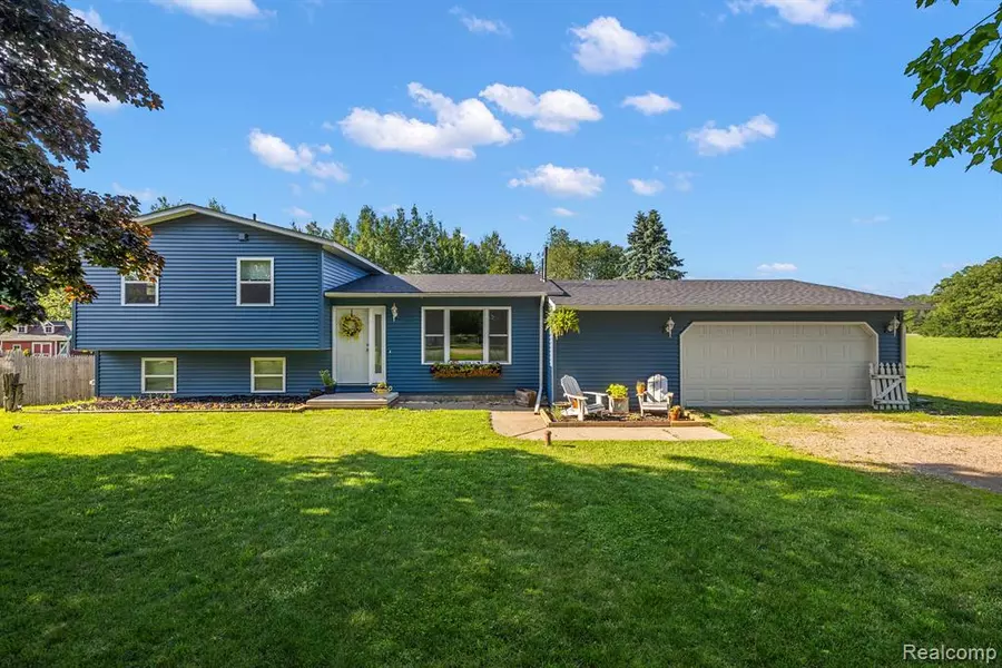 2647 BREEZEWAY Street, North Branch, MI 48461