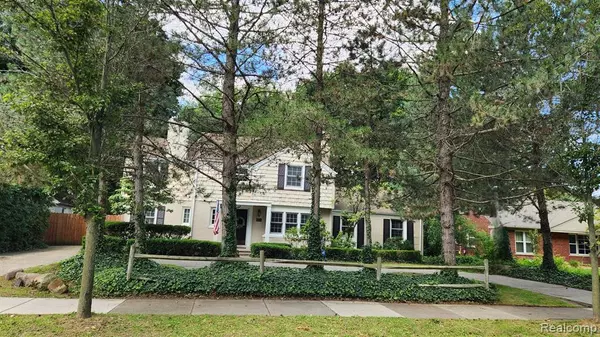 Grosse Pointe Park, MI 48230,1031 CADIEUX Road