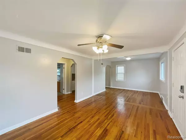 Eastpointe, MI 48021,24860 HAYES Avenue