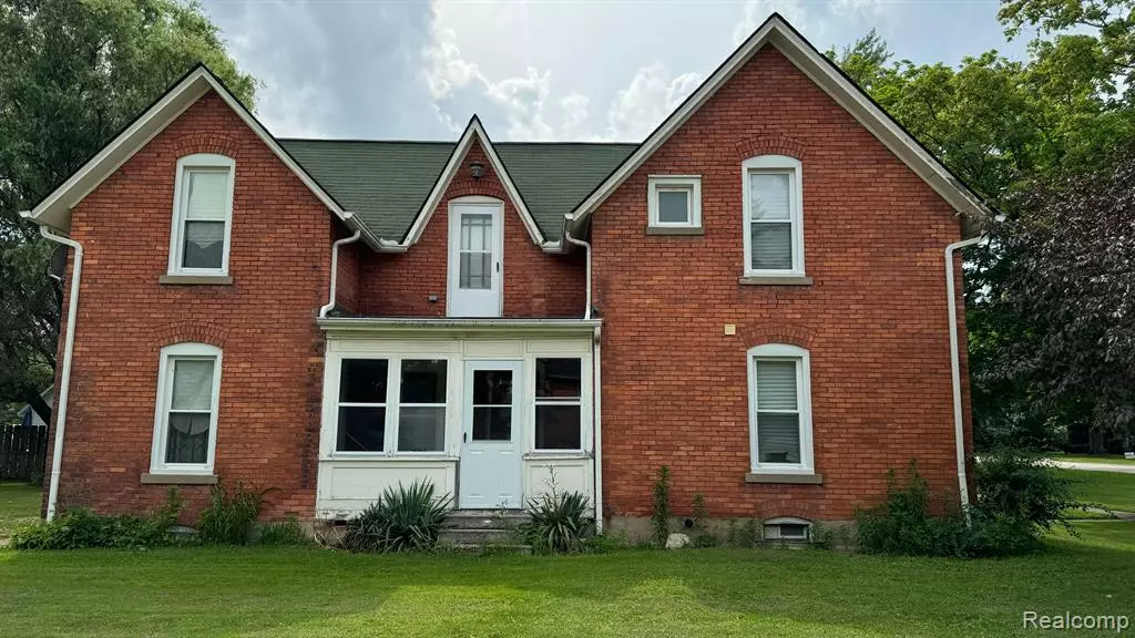 208 E MILL Street, Capac, MI 48014