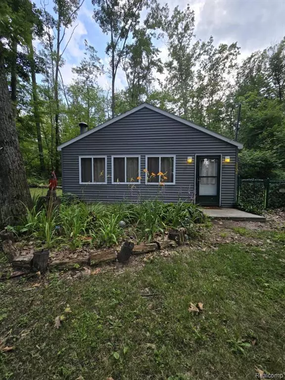 Harrison, MI 48625,3004 OJIBWAY Road