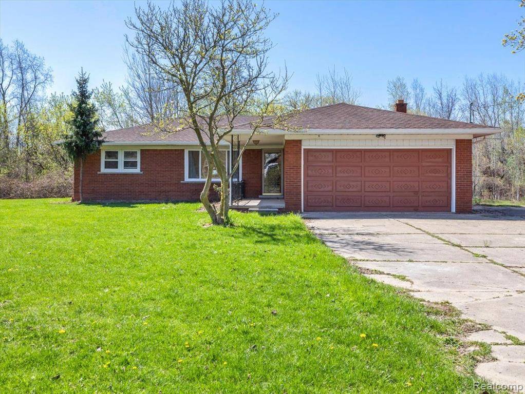 New Boston, MI 48164,42811 WEAR Road
