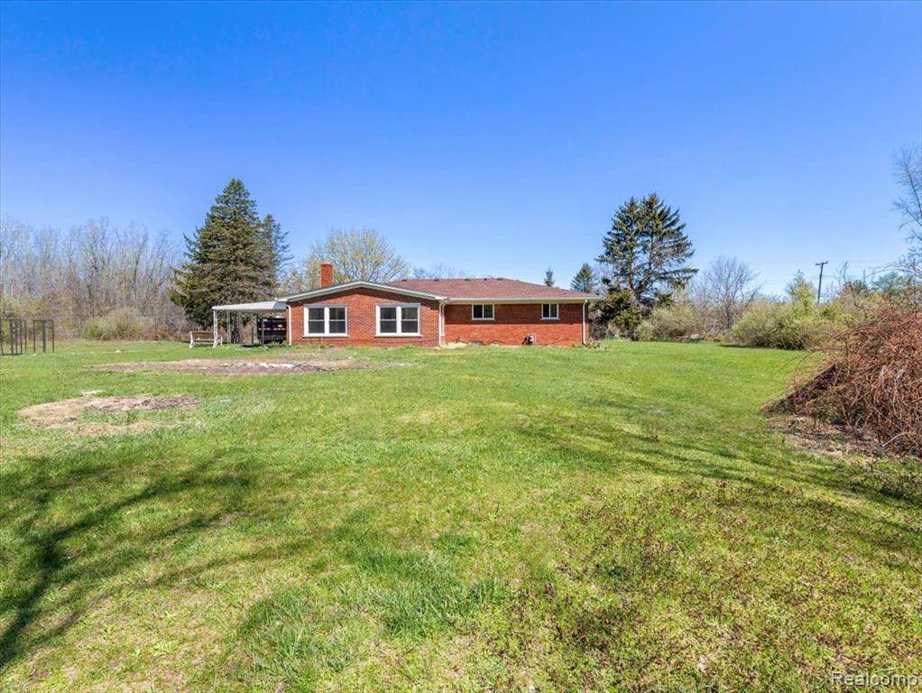 New Boston, MI 48164,42811 WEAR Road
