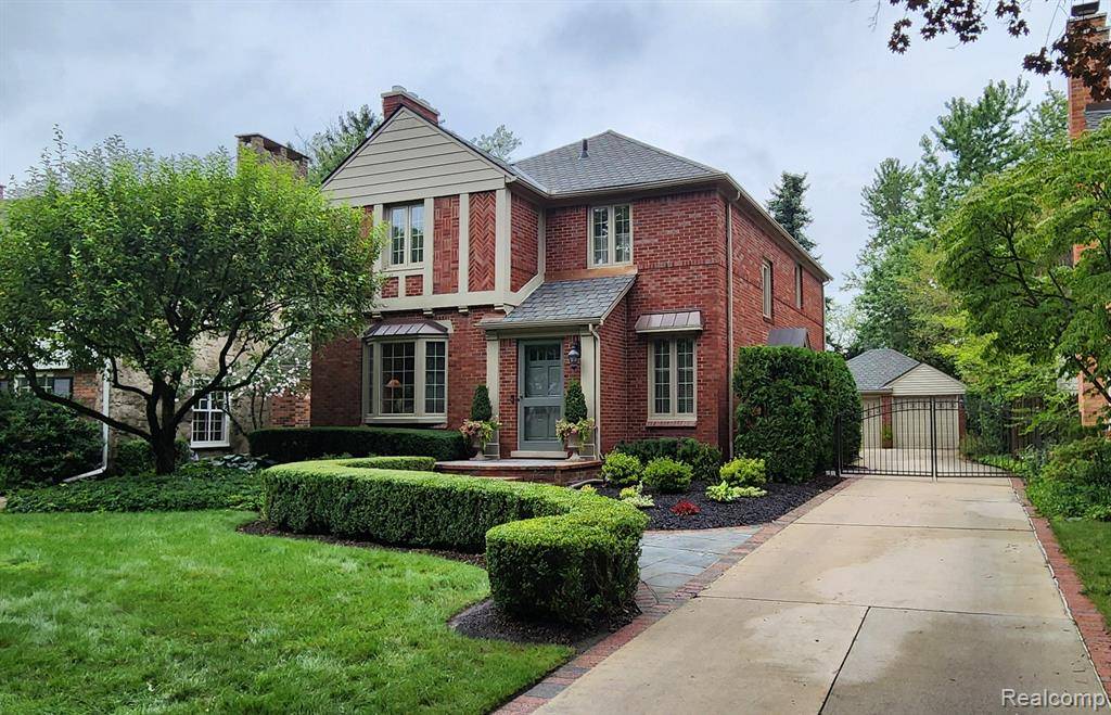 270 LEWISTON Road, Grosse Pointe Farms, MI 48236