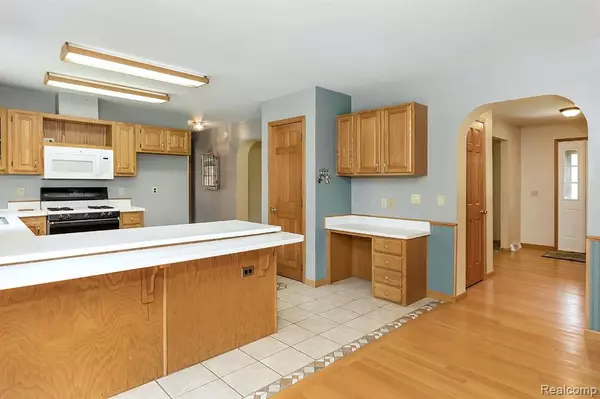 Fowlerville, MI 48836,7653 CHASE LAKE Road