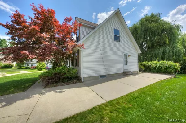 Pontiac, MI 48341,883 BARREN OAKS Drive