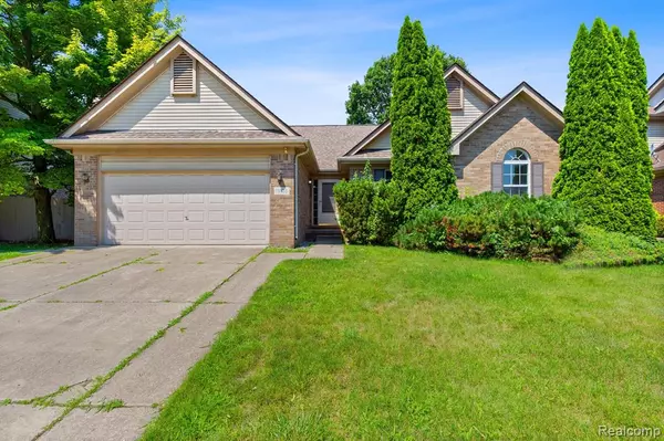 19108 Red Oak Lane, Brownstown, MI 48193