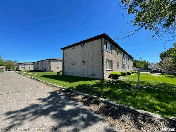 Eastpointe, MI 48021,16460 E 9 MILE RD