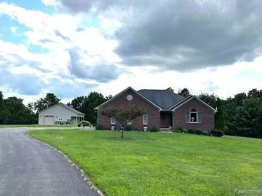 2290 BRIDLE Trail, Metamora, MI 48455