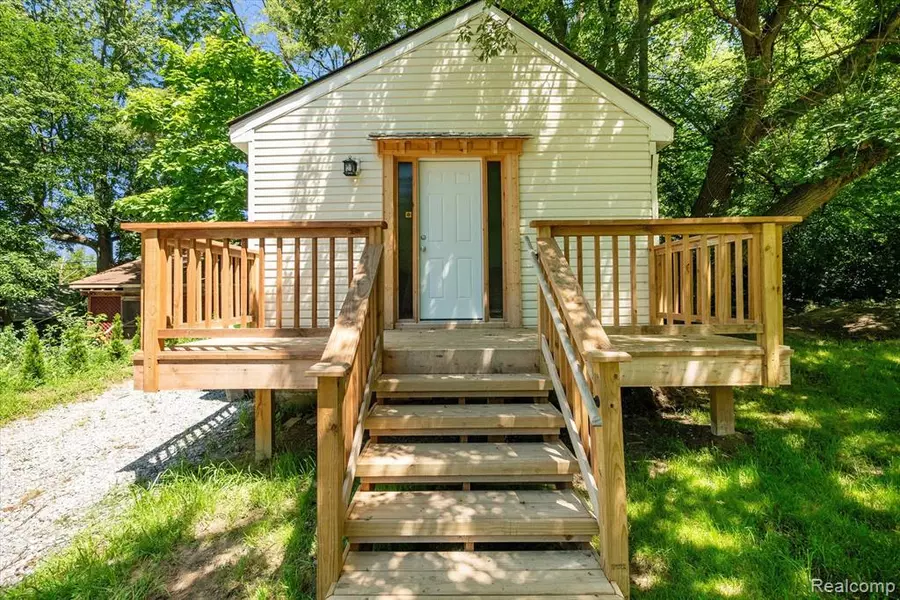 122 W RUTGERS Avenue, Pontiac, MI 48340