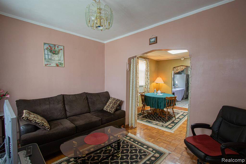 Hamtramck, MI 48212,2288 EVALINE Street