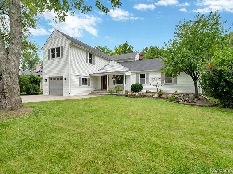 21222 MERIDIAN Road, Grosse Ile, MI 48138